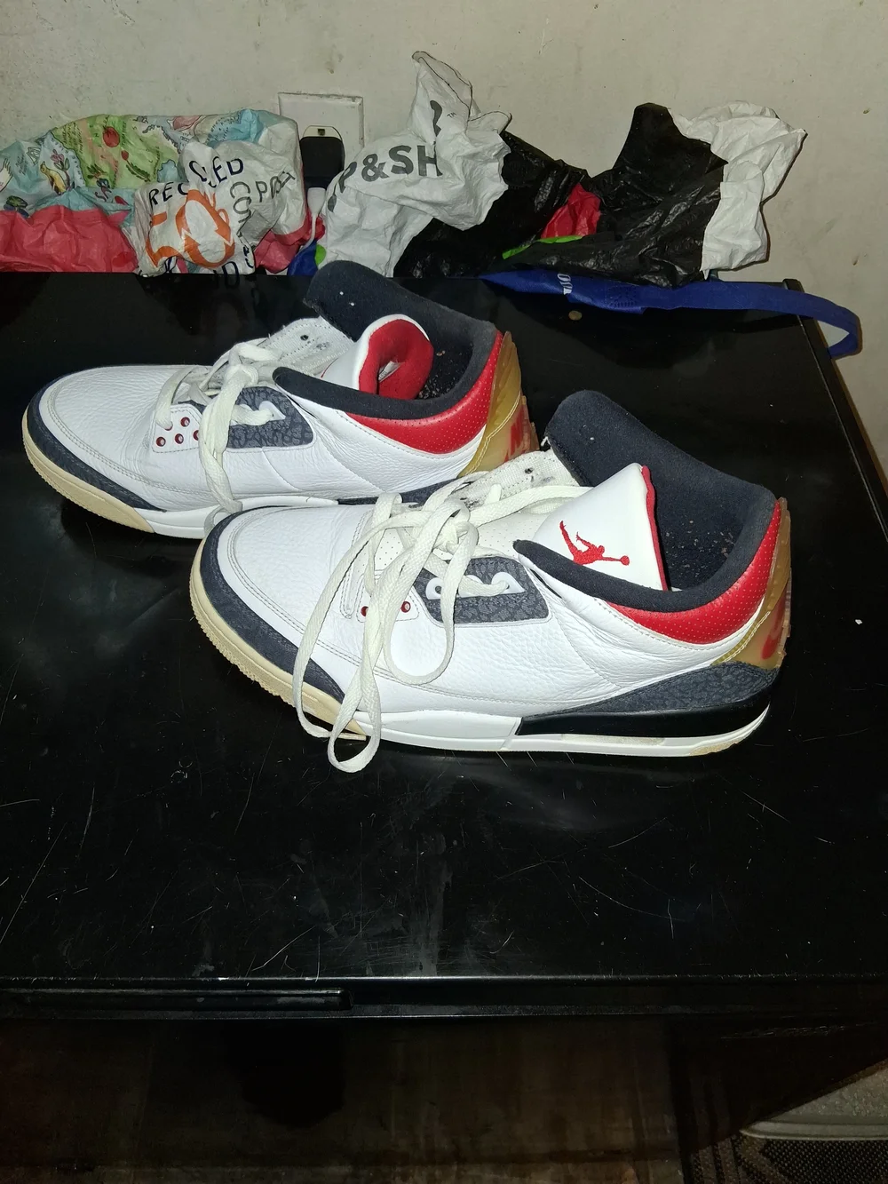 Jordan White Black Red Retro Sneaker